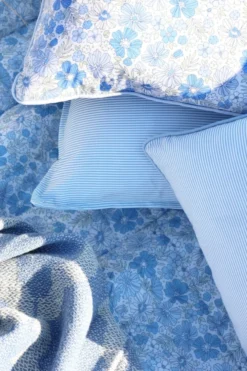 Chic Antique Aix Quilt mit Blumenmuster, blau
