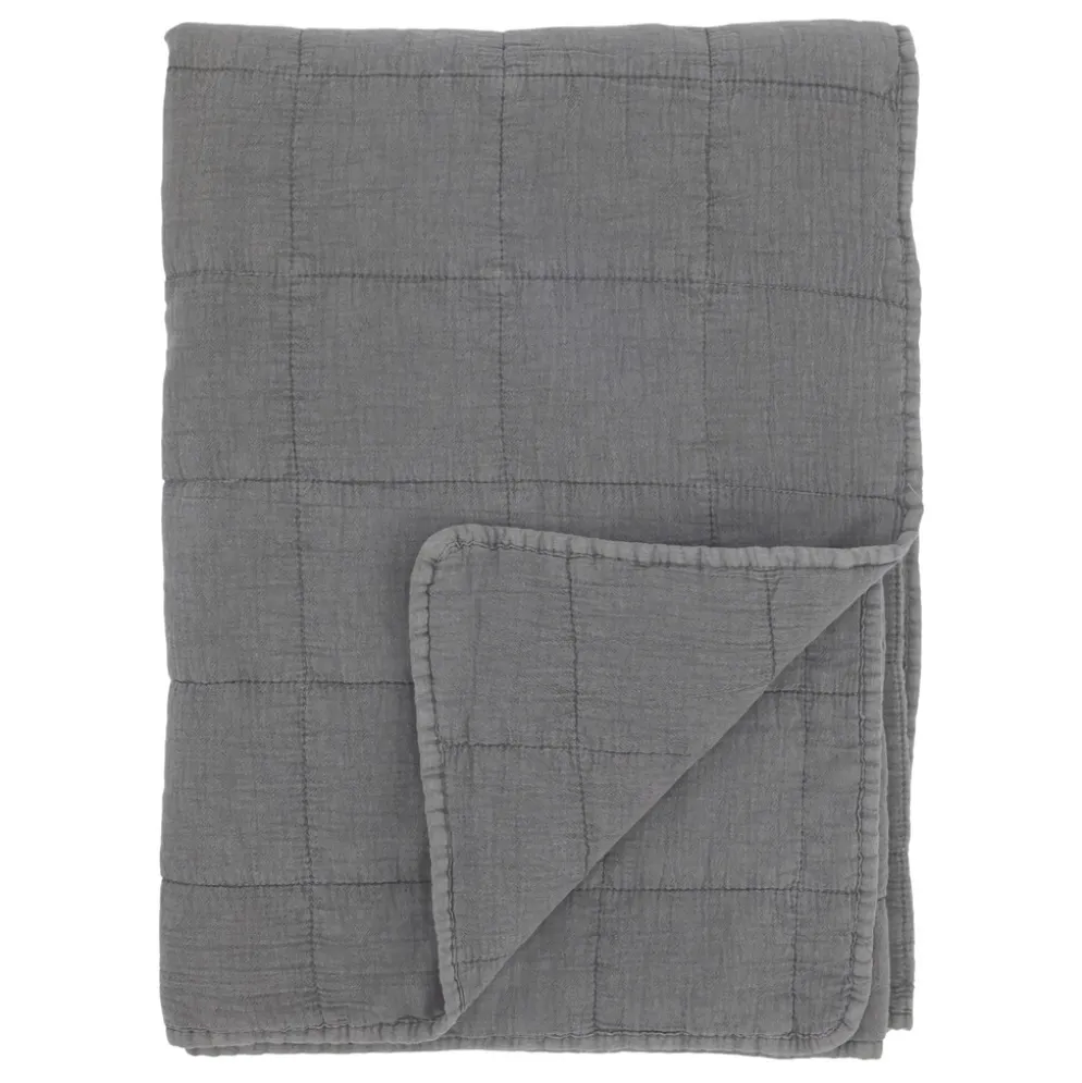 Chic Antique Aix Vintage Quilt