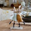 Chic Antique Kaninchenfigur mit Kleid & Hose