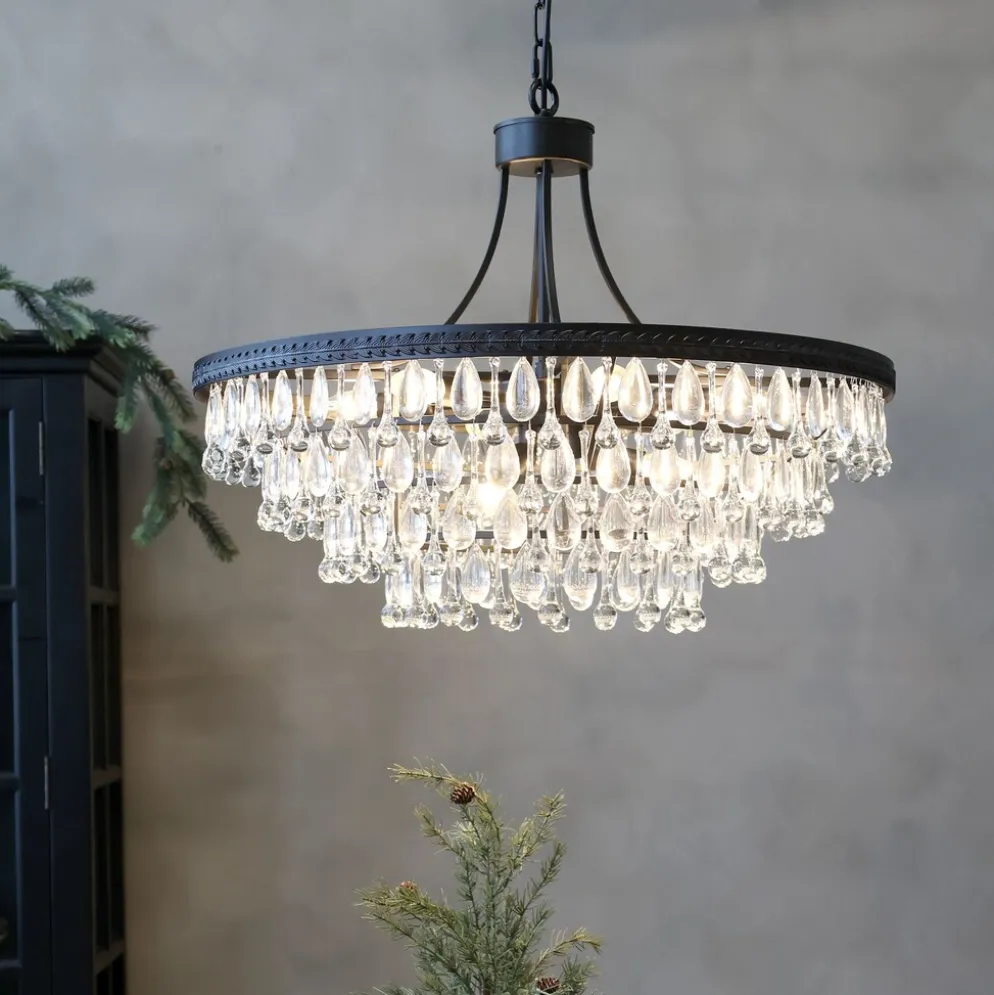Chic Antique Versailles Kronleuchter mit tropfenformigen Glasprismen