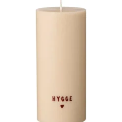 IB Laursen Stumpenkerze mit Hygge Aufschrift