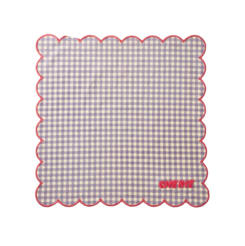 RICE Baumwoll-Serviette Karo in Himbeerrosa mit Wellenrand