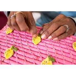 RICE Quadratischer Raffia Korb mit Zitronen-Stickerei